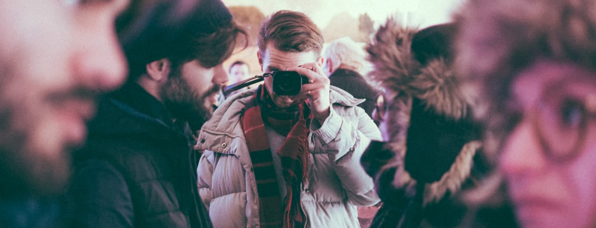             Navigating the Challenges of Group Photos at Large Events            